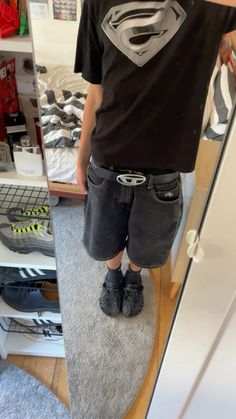 Jorts, black outfit inspiration Dark Jorts Outfit, How To Style Dickies Pants, Black Jorts Fit, Black Jorts Outfit Idea, Black Jorts Outfits, Black Jorts Outfit Women’s, Black Jorts Outfit Men, Black Short Outfit, Outfits With Black Shorts