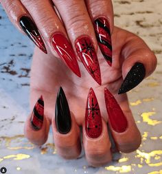 Short Gothic Nails, Style Names, Nails With Glitter, Red Christmas Nails, Gold Glitter Nails, Holiday Nail Designs, Plaid Nails