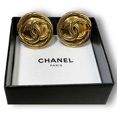 Classic Chanel Interlocking Coco Mark Cc Weave Earrings. In Excellent Vintage Condition. Comes With Original Box. Approximately 1”X1”. Chanel 1993, Rope Earrings, Classic Chanel, Jewelry Chanel, Chanel Jewelry, Chanel Paris, Earrings Color, Chanel Classic, Original Box