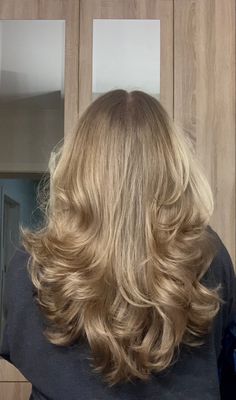 Long Layered Hair Blowout Curls, Long Blonde Blowout Hair, Layered Blonde Blowout Hair, Blonde Blowout Aesthetic, Long Golden Blonde Hair Aesthetic, Hair Care Oil, Honey Blonde Hair