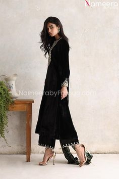 Straight Shirt Designs Pakistani, Black Dabka Work Party Dress, Black Party Dress With Dabka Work, Elegant Velvet Reception Sets, Elegant Black Floor-length Dress Set, Elegant Black Floor-length Set, Velvet Party Sets, Evening Dabka Dress For Festive Occasions, Evening Dresses With Dabka Work