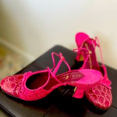 Hot Pink Linen Leather 2 Tone Rene Mancini Italian Shoes ! Size 7. Almost New. Sling Back Shoes, Back Shoes, Italian Shoes, Pink Linen, Shoes Size 7, Sling Back, Shoes Women Heels, Hot Pink, Shoes Heels