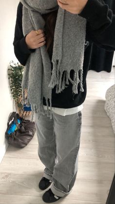 Grey Corduroy Pants, Looks Pinterest, Skandinavian Fashion, Winter Outfit Ideas, Scarf Outfit, Fits Clothes, Stockholm Fashion