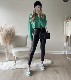 Winter Sunday Outfit, Green Jumper Outfit, Outfit Verde, Barista Outfits, Hello 40, Outfits Leggins, Soft Spring, Knitwear Outfit