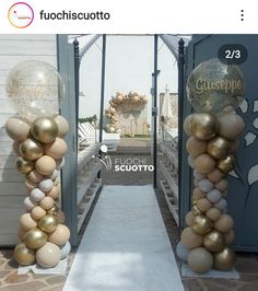 an arch made out of balloons is shown