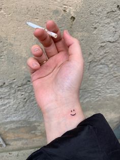 Ethereal Tattoos, Smiley Face Tattoo, Simple Hand Tattoos, Soft Watercolor, Fotografi Vintage, Tattoo Women