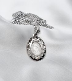 Oval shaped,925 silver, pendant with engraved portrait of Our Lady of Međugorje. Medal size: 32mm (40mm with a hook) Chain length: 55 cm (21,65 inches) For more necklaces and pendants, see this link: https://www.etsy.com/shop/BoutiqueMedjugorje?section_id=30994639&order=date_desc&utm_source=boe&utm_medium=android&utm_campaign=vvD0lZU5RmKoVrE_O1xOkw&utm_content=Jewelry Silver Medallion Necklace For Memorial, Miraculous Medal Pendant Necklace For Memorial, Silver Medallion Necklace For Memorials, Miraculous Medal Pendant Necklace For Memorials, Silver Coin Pendant Necklace For Keepsake, Silver Necklace With Coin Pendant For Keepsake, Silver Oval Pendant Necklace For Commemoration, Silver Miraculous Medal Memorial Jewelry, Silver Miraculous Medal Necklace For Commemoration