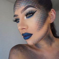 Black Mermaid Makeup, Fish Scale Makeup, Evil Mermaid Makeup, Dragon Makeup Halloween, Sea Creature Makeup, Siren Makeup Mermaid, Dark Mermaid Makeup, Shark Makeup, Siren Makeup