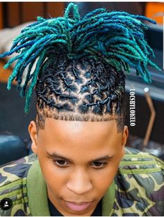 Männliche Dreadlocks, ihre Eigenschaften und Fotos von ungewöhnlichen Optionen #dreadlocks #eigenschaften #fotos #mannliche #optionen #ungewohnlichen Short Dread Styles For Men Dreadlocks, Dread Hairstyles For Men Medium, Hightop Dreads Styles Men, Loc Styles For Men Short, Short Dread Styles For Men, Braided Locs Men, Medium Loc Styles For Men, Male Loc Styles, Men’s Loc Styles