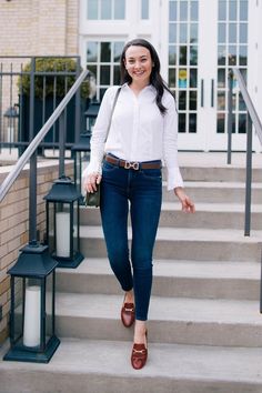 Jeans White Blouse Outfit, White Blouse Outfit Classy, Blouse Outfit Classy, White Blouse Outfit, College Outfits Summer Casual, Work Outfits Frauen, Preppy Mode, Adrette Outfits, Preppy Fall Outfits