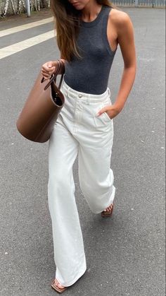 White Denim Outfit, Chique Outfit, Looks Pinterest, Capsule Closet, Old Money Style, Style Spring, Minimal Style, Parisian Chic