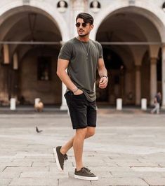 Chino Shorts Outfit, Olive Sneakers, Mens Fashion Classy, Photography Poses For Men, Summer Outfits Men