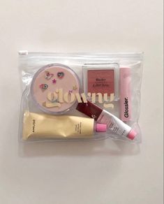 Desain Buklet, Fancy Makeup, روتين العناية بالبشرة, Essential Bag, 가을 패션, Pretty Makeup, Cute Makeup, What’s Going On