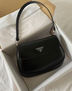 Vintage Luxury Jewelry, Prada Aesthetic Bag, Designer Handbags Aesthetic, Prada Bag Aesthetic, Prada Vintage Bag, Affordable Designer Bags, Dream Bags, Prada Handbag