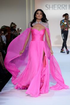 Couture Dresses Gowns, Classy Elegant Outfits, Sherri Hill Couture, Pageant Evening Gowns, Drag Queen Outfits, Dreamy Gowns, Dress Shops, Formal Ball Gown, Prom Dress Inspiration