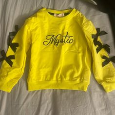 Brand New Young Girls Youth Sweater With Ribbons On Sleeves Yellow Black, Black N Yellow, Kids Shirts, Sweater Top, Shirts Tops, Kids Shop, Ribbon, Brand New, Yellow