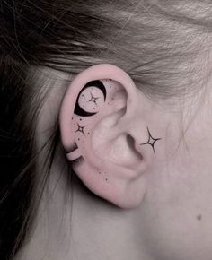 Ear Snake Tattoo, Snake Ear Tattoo, Head Tattoos Women, Viking Ear Tattoo, Tattoo Oreille, Cool Ear Tattoos, Eat Tattoo, Ear Tattoo Design, Tattoos Ear