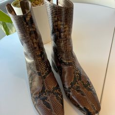 J Crew Roxie Boot In Black/Brown/Tan Snakeskin Leather, Size 8.5. Zip Back, Walkable 1.5” Heel. Very Comfortable, Stylish Boot, Goes With So Many Things! Some Minor Wear On Front Toes, But Still Lots Of Life Left In These Boots. Stylish Boots, Roxy, Snake Skin, Bootie Boots, Black And Brown, J Crew, Ankle Boots, Women Shoes, Boots