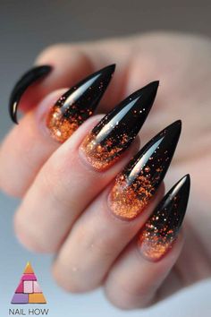 Black nails with glittery orange tips, ideal for October nails and fall. Get this chic and simple look at NailHow.com and shine this fall! 🍂🧡🖤 #OctoberNails #FallNailDesigns #FallNailColors Ongles Goth, Nail Art Halloween, Halloween Nails Easy, October Nails, Nail Swag, Halloween Nail Designs