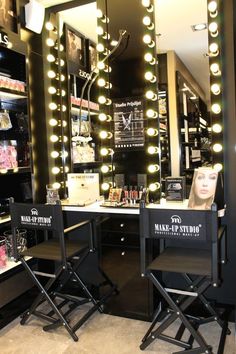 Makeup Studio Ideas, Girls Vanity, Bathroom Makeup, Make Up Studio, Beauty Station, Nail Station, Makeup Area