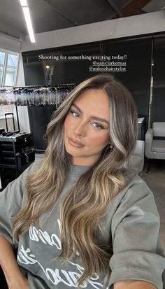 Brunettes With Blonde Money Pieces, Ash Blonde Balayage Brunette Money Piece, Money Piece For Brunettes, Ashy Bronde Haircolor With Money Pieces, Balayage No Money Piece, Teddy Bear Blonde Hair Dark, Brown With Heavy Blonde Highlights, Lived In Ashy Blonde, Blonde Highlights On Grey Hair