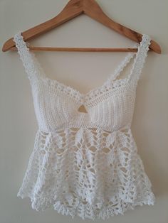 Crochet Bustier top Crochet pattern by Fabiana Correa Crochet Bustier Top, Crochet Bustier, Skirt Pattern Free, Crochet Skirt Pattern, Crochet Top Outfit, Crochet Design Pattern, Crochet Clothing And Accessories, Crochet Summer Tops, Crochet Fashion Patterns