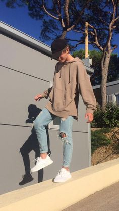 Hipster Outfits Men, Fashion Fotografie, Urban Wear Women, New York Outfits, Streetwear Summer, Mens Fashion Streetwear, Foto Poses, Stylish Mens Outfits, Streetwear Men Outfits