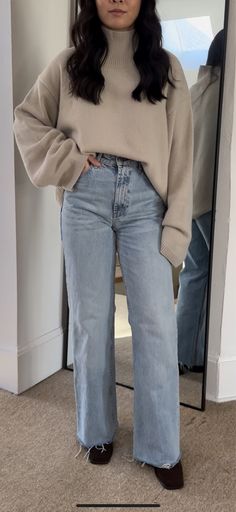 Jumper Sweater Outfit, Wide Leg Jeans Sweater, Wide Leg Styling, Straight Jeans Hijab Outfit, Outfits With Blue Jeans Winter, Winter Clothes Basics, Light Jean Outfits Winter, Wide Jeans Styling, Wide Light Blue Jeans Outfit