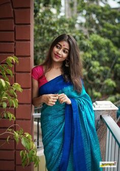 Single Pleat Saree Poses, Amrapali Boutique, Normal Saree, Single Photoshoot, Single Poses, Saree Pose, Saree Photos, Cotton Saree Designs, Saree Style