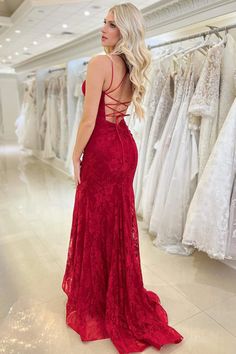 Make a breathtaking entrance with "Elsa," a red lace Mermaid-style prom dress that's the epitome of allure and sophistication. The dress's rich red color and luxurious lace fabric create an unforgettable look. Its floor-length design, accompanied by a sweep train, adds a touch of drama, perfect for a memorable prom night. The Elsa features a V-neckline, adding a classic touch to its modern silhouette. Sleeveless and designed with a crisscross-back, this gown combines comfort with elegance, ensur Lace Mermaid Prom Dress, Uzun Boy, Red Lace Prom Dress, Red Mermaid, Mermaid Prom Dresses Lace, Mermaid Prom Dress, Red Evening Dress, Prom Ideas, Mob Dresses