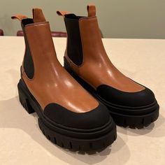 Steve Madden Tan/Blk Nicki Chelsea Boots. They Run Small So I Would Recommend A Size 9 Foot. New Never Used! Steve Madden Briona Boot, Shoes Steve Madden, Moto Boots, Steve Madden Shoes, Chelsea Boots, Steve Madden, Chelsea, Running, Collage