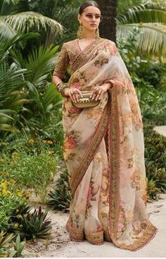 Shilpa Shetty Yoga, Luxury Saree, Sabyasachi Collection, Sabyasachi Bridal, Sabyasachi Mukherjee, Sabyasachi Sarees, Sabyasachi Bride, Sabyasachi Lehenga, Saree Bollywood