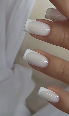 𝐽𝑢𝑙𝑖𝑎 𝐾𝑙𝑎𝑢𝑑𝑖𝑎 Office Nails, Trendy Office, Nagel Tips, Basic Nails, Girly Acrylic Nails, Blush Nails, Work Nails, White Nail, Pink Acrylic Nails