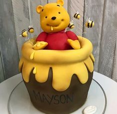 a winnie the pooh cake with bees on it