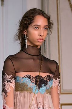 Tendance bijoux été 2017 Valentino Yasmin Wijnaldum, Valentino Runway, Valentino Fashion, Runway Show, Spring 2017, Creative Fashion, Fashion Week Spring, Festival Bra, Paris Fashion