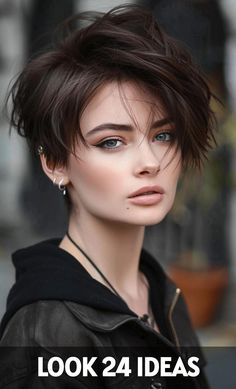 Embrace a chic new look with 24 haircuts for women over 40, designed to suit your lifestyle and enhance your natural beauty. Haircut Reference, Best Haircuts For Women, Haircuts For Women Over 40, Chin Length Haircuts, Wavy Lob, Best Haircuts, Short Haircuts For Women, Stylish Haircuts, Heart Face Shape