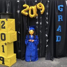 Graduation Day Decorations For Preschool, Graduation Day Decoration For Kids, Preschool Graduation Decorations, Kindergarten Graduation Decorations, Photo Booth Backdrop Graduation, Diy Graduation Decorations, Elementary School Graduation, Elementary Graduation, Kindergarten Graduation Party