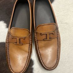 Tods Drivers Size 7 Run Big I’m A 9 Some Damage On “T” Of Left Shoe Otherwise In Good Condition Bottoms Are Fine. 100% Authentic Dust Bags Included Tods Shoes, Slip Ons, Loafer Shoes, Men's Shoes, Dust Bag, Loafers, Slip On, Size 7, Man Shop