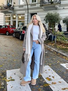 Snowing Winter Outfit, Nyc Winter Fits Aesthetic, Winter Outfit City, New York City Outfits March, New York Cold Outfits, Winter Outfits Cold New York, Scandy Girl Outfits, City Girl Outfits Winter, Europe Winter Outfits 2024