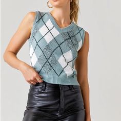 Brand New With Tags Mint Green Sweater Vest Very Comfortable Easily Layered Nonbinary Fashion, Green Sweater Vest, Mint Green Sweater, Argyle Sweater Vest, Mesh Sweater, Light Grey Sweater, Black Pullover Sweater, Loose Fit Sweater, Black Knit Sweater