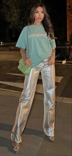 Silver Pants Outfit, Look Zara, Silver Pants, Metallic Jeans, Metallic Pants, Boyfriend Jean, Looks Street Style, Looks Chic, Zara Jeans