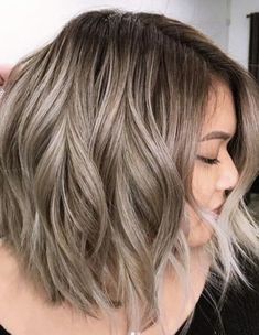 60 Best Short Hairstyles for Fat Faces and Double Chins 2023 - Plus Size Women Fashion Hairstyles For Fat Faces Plus Size, Hair For Fat Face, Short Hair For Plus Size Women, Hairstyles For Double Chin Faces, Plus Size Hairstyles Double Chin, Fat Face Hairstyles, Plus Size Haircut Double Chin, Plus Size Short Hair, Short Hair Plus Size