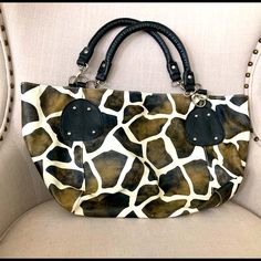 Roomy Textured Print Handbag With Zippered Interior Pocket. Top Exterior Zip And Snap Closures. When Flat 17”W X 11” H X 12”D. Double Handles Can Be Removed W/Clasp. Trendy Large Satchel For Shopping, Vegan Leather Tote Bag, Neoprene Tote, Mk Purse, Chanel Tote, Straw Tote Bag, Vegan Leather Tote, Printed Handbags, Woven Tote Bag