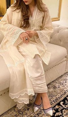 Lace Dress Pakistani Style, White Dress Pakistani Style, White Pakistani Suit For Eid, Pakistani White Suit Design, Lace Suit Design Pakistani 2023, Off White Pakistani Suits, Pakistani Lace Kurtas, Pakistani Lace Suits, White Pakistani Dress