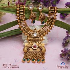 Jewelry For Haldi, Gold Jewelry Ideas, Dining Etiquette, Antique Necklaces, Gold Necklace Indian, Net Blouses