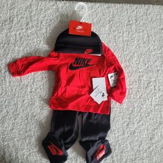 Nike Baby Boy's Footed Pants Three-Piece Set (Infant) Baby Sz 9 Months Colors: Red/Black 100% Cotton Long Sleeve Tshirt Elastic Waste Footed Pants Nwt Nike Baby Clothes, Gender Reveal Outfit, Reborn Clothes, Baby Boy Nike, Future Son, Disney Baby Clothes, Black Baby Boys, Hand Mask, Baby Nike