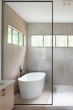 A Randolph Morris Freestanding Tub beams in this magnificent modern wet room design surrounded by clean lines and natural materials. The dapper look amazes us.

📸: @shopaholic_and_babies Modern Wet Room, Wet Room Design, Sitting Bathtub, Wet Room, Freestanding Tub, Eco Friendly House, Wet Rooms, Free Standing Tub