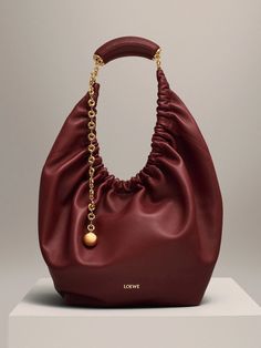 LOEWE Women's Fall-Winter 2023 Campaign · LOEWE Designer Handbag Brands, My Style Bags, Spanish Fashion, Hot Bags, Loewe Bag, Best Handbags, Classic Bags, 2024 Fashion