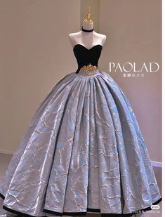 Weimi Yang Couture, Vestidos Xv Aesthetic, Poofy Sleeves Dress, Prom Queen Dresses, Royal Ball Gown Aesthetic, Mystical Dresses Fairytale, Ball Room Dresses, Fantasy Gowns Queens Fairytale, Princess In A Castle