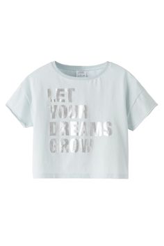 T-Shirt With Round Neck And Short Sleeves. Front Text Print. Summer Short Sleeve T-shirt With Embroidered Text, Cotton Crew Neck Top With Embroidered Patch, Trendy Short Sleeve Tops With Embroidered Text, Casual T-shirt With Embroidered Patch, Casual T-shirt With Embroidered Patch And Crew Neck, Casual Crew Neck T-shirt With Embroidered Patch, Casual Embroidered T-shirt For Summer, Casual Crew Neck Tops With Embroidery, Casual Tops With Embroidered Patch For Spring